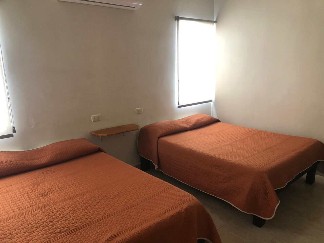 Ropa de cama de alta calidad, cubrecamas y cortinas blackout 