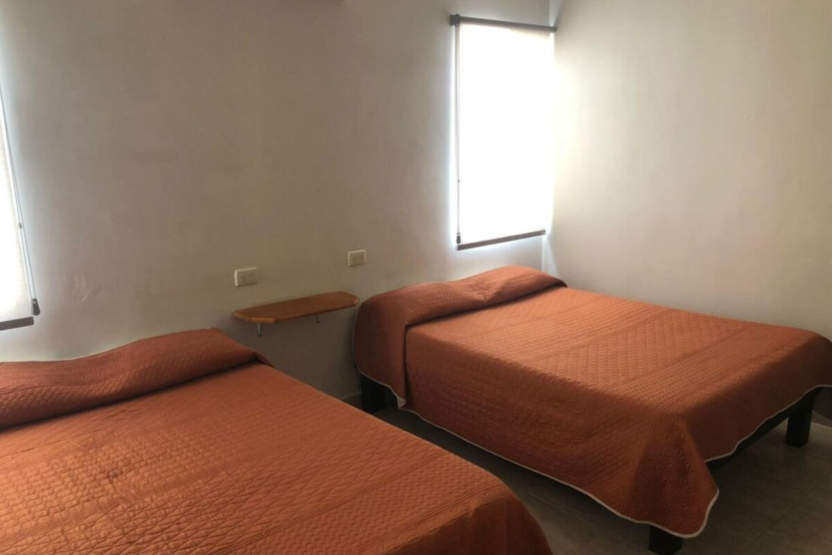 Ropa de cama de alta calidad, edredón, cortinas blackout y wifi gratis 