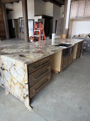 Interior - Located near Mt St Helens, Eagle Cliff, Ape Caves and Swift Reservoir (Cougar)