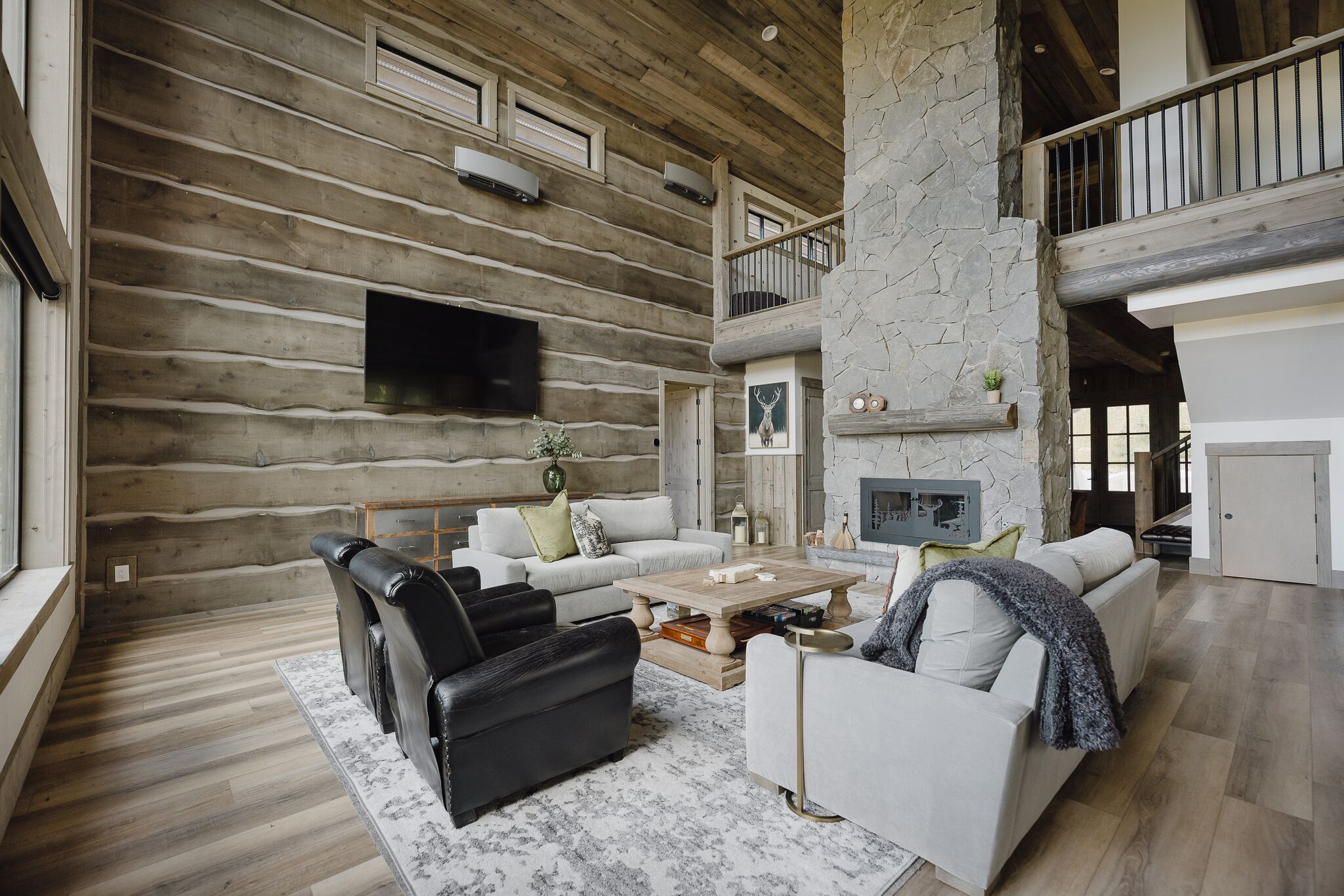 Cabin with Hot tub near Mt St Helens, Ape Caves and Swift Reservoir 