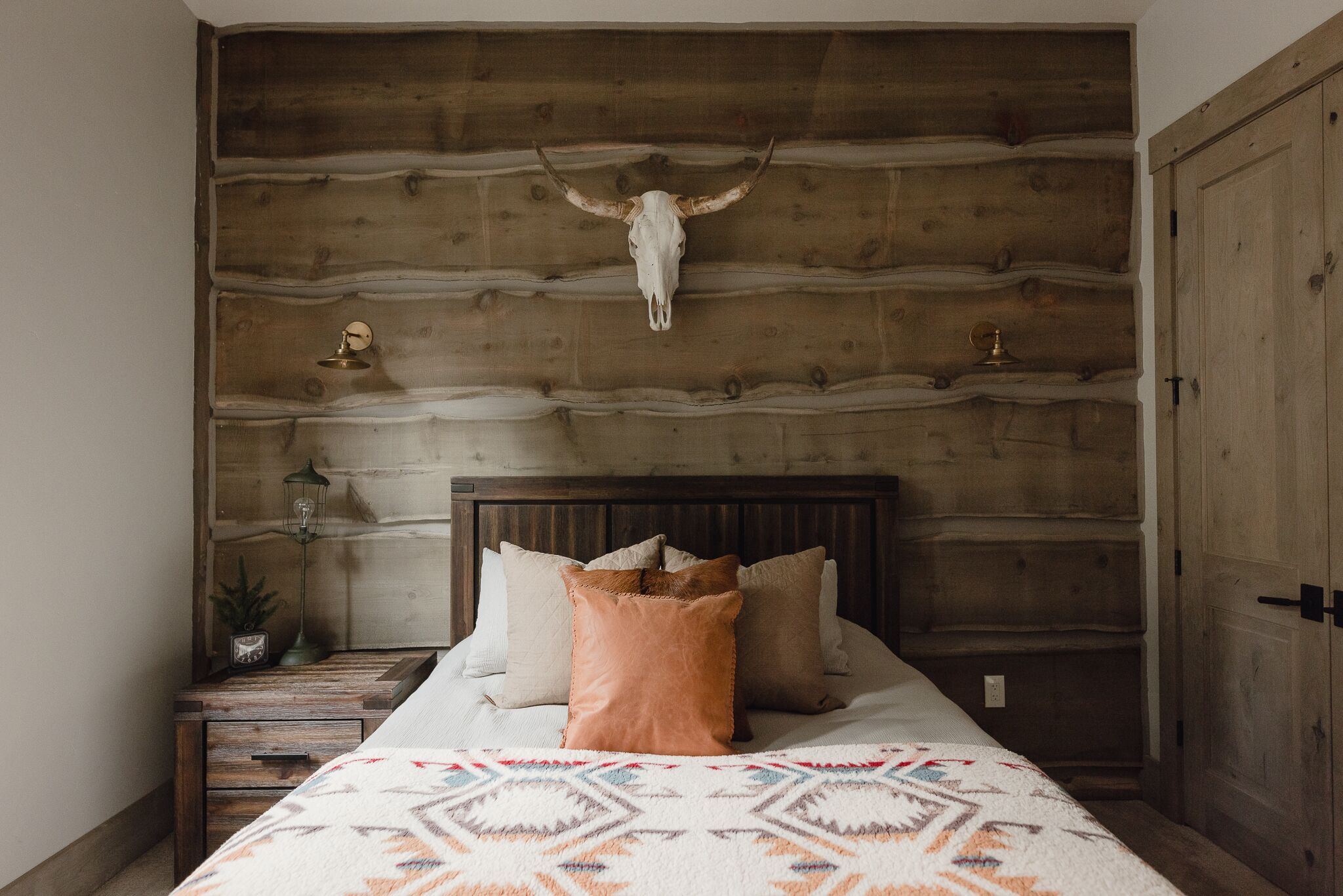 Cabin with Hot tub near Mt St Helens, Ape Caves and Swift Reservoir 