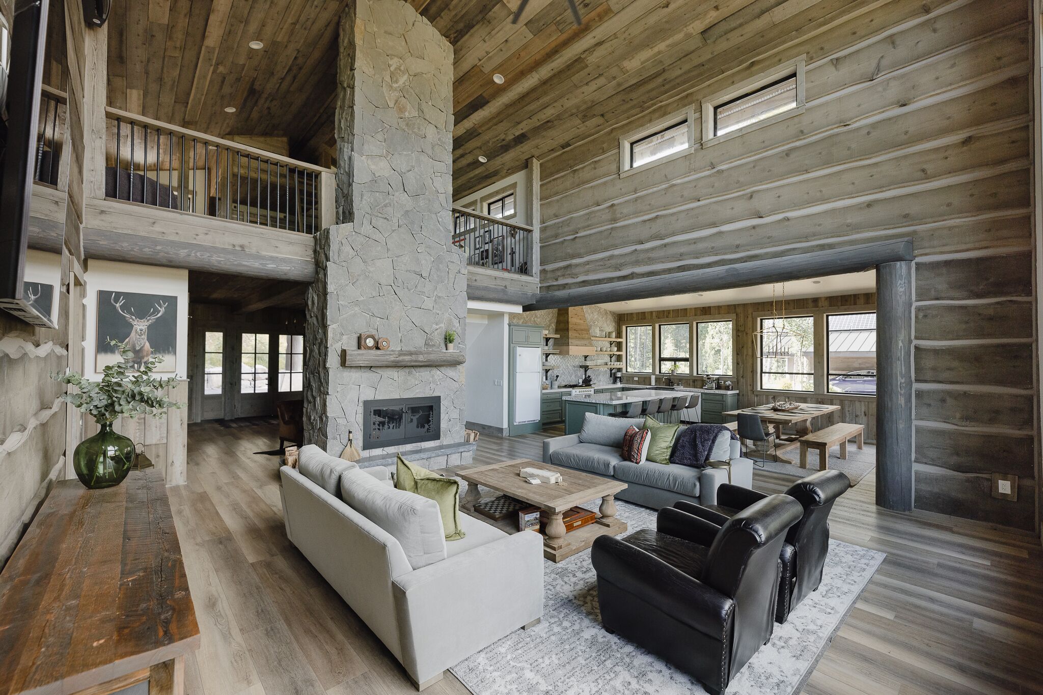 Cabin with Hot tub near Mt St Helens, Ape Caves and Swift Reservoir 