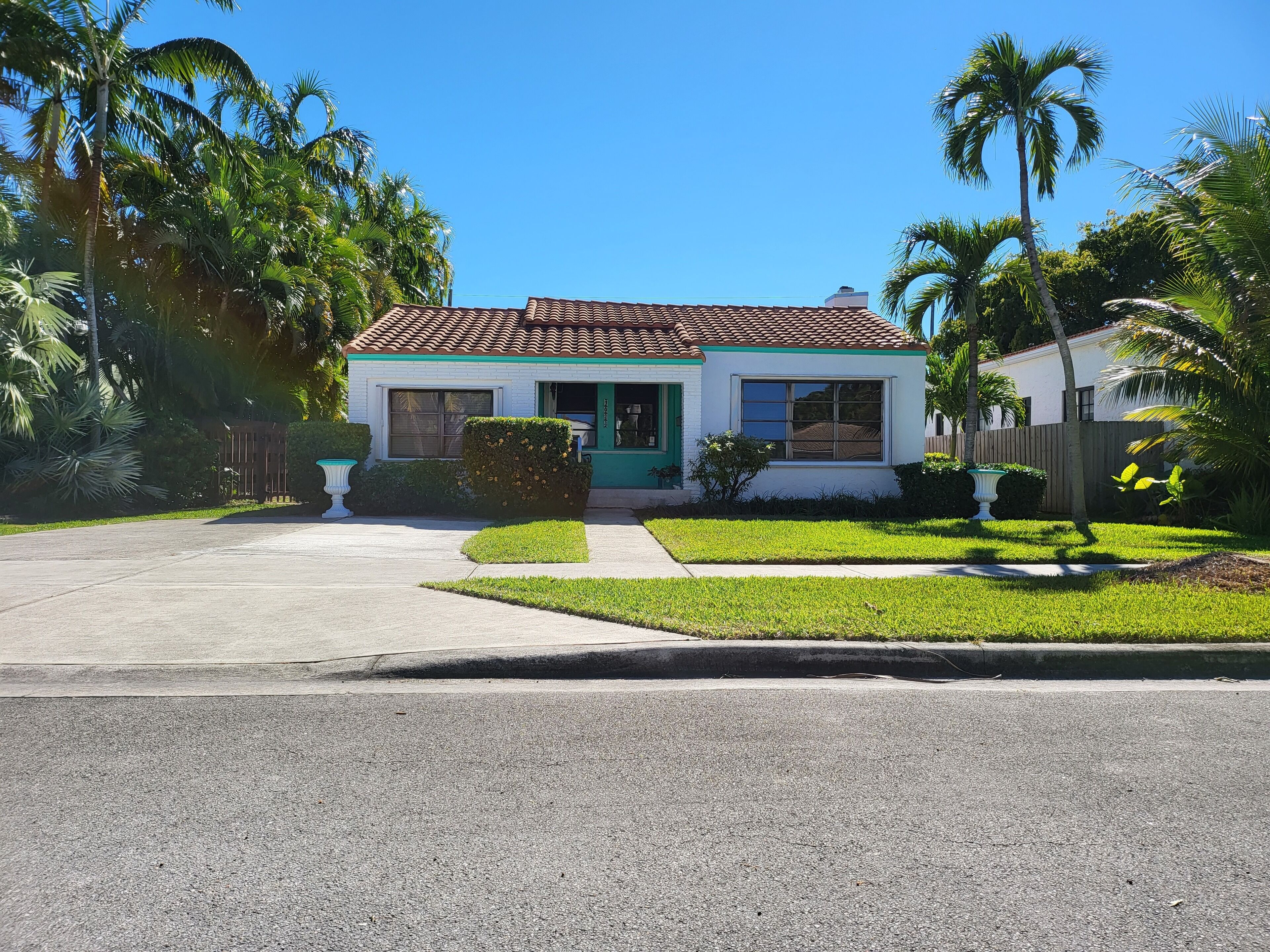 Charming Historical Paradise Home Close to Beach