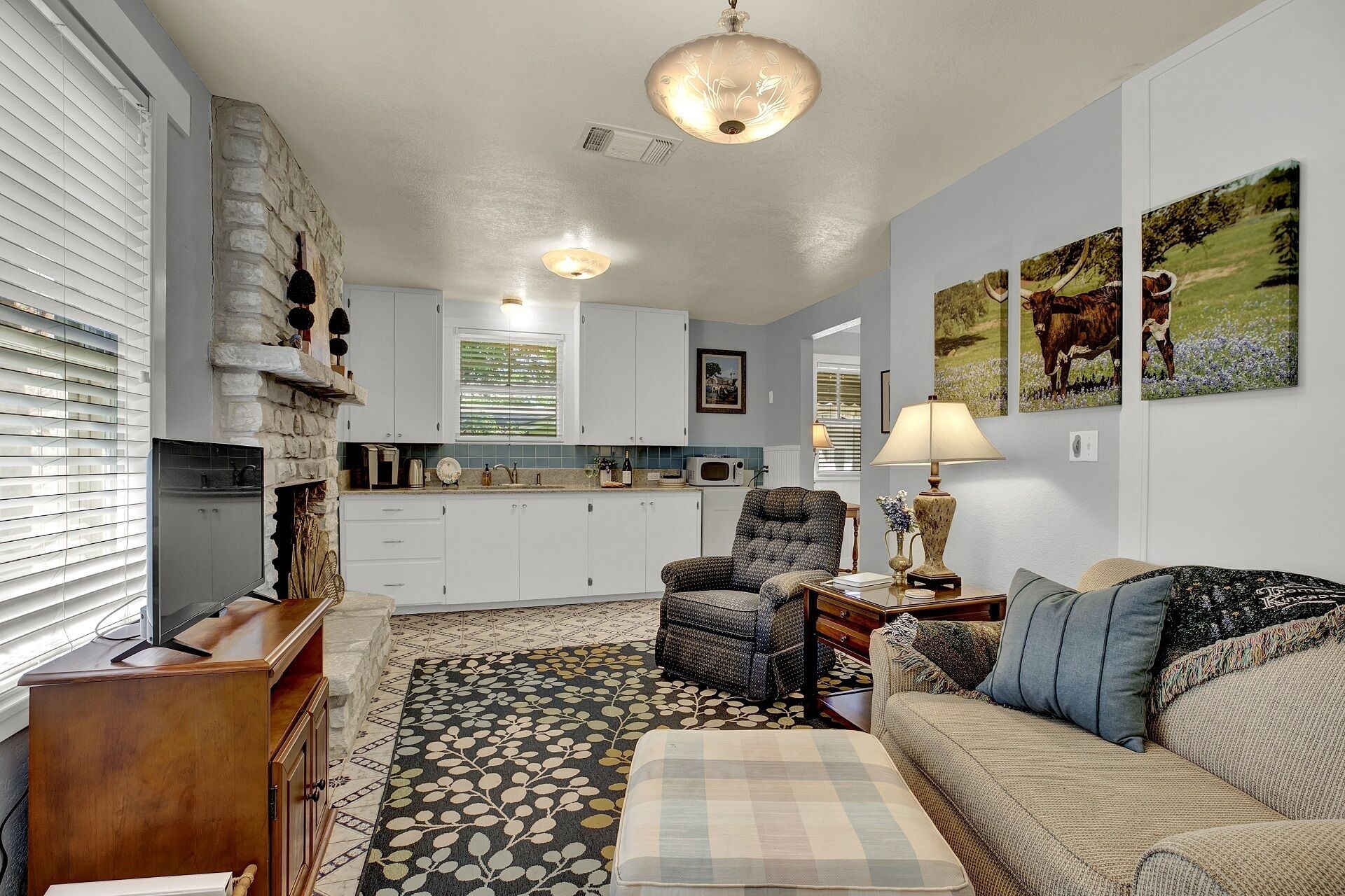 Bluebonnet & Magnolia Suites | Hot Tub | Great Outdoor Space