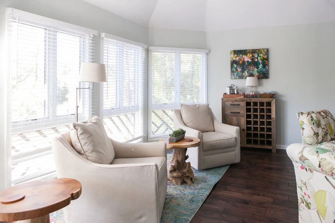 Sunroom with lagoon views to enjoy nature! Discounts for long, off-season stays!