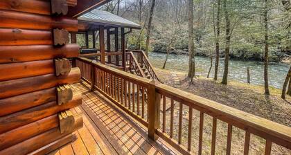 River Run Cabin - 20 Ft from River Edge - 15 Min from Blue Ridge - 3Bd 2Bth