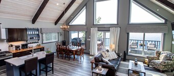 Cozy Lakefront! Lac La Nonne, Alberta