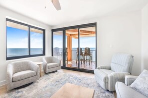 Smart TV, DVD player, books, offices - Gulf-Front Luxury Condo (Orange Beach)