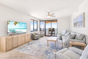 Smart TV, DVD player, books, offices - Gulf-Front Luxury Condo (Orange Beach)