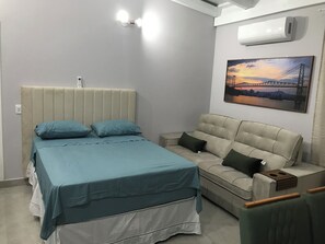 Panoramic Studio | Individually furnished, desk, laptop workspace, blackout drapes - Valentina 24 horas (Florianópolis)