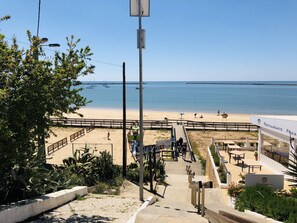 Beach nearby, sun-loungers, beach towels