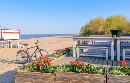 Nice home in Drochtersen