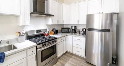 Large Apartment Overlooking Historic Downtown HMB