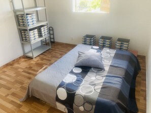 3 soverom, skrivebord, strykejern/-brett og wi-fi (inkludert)