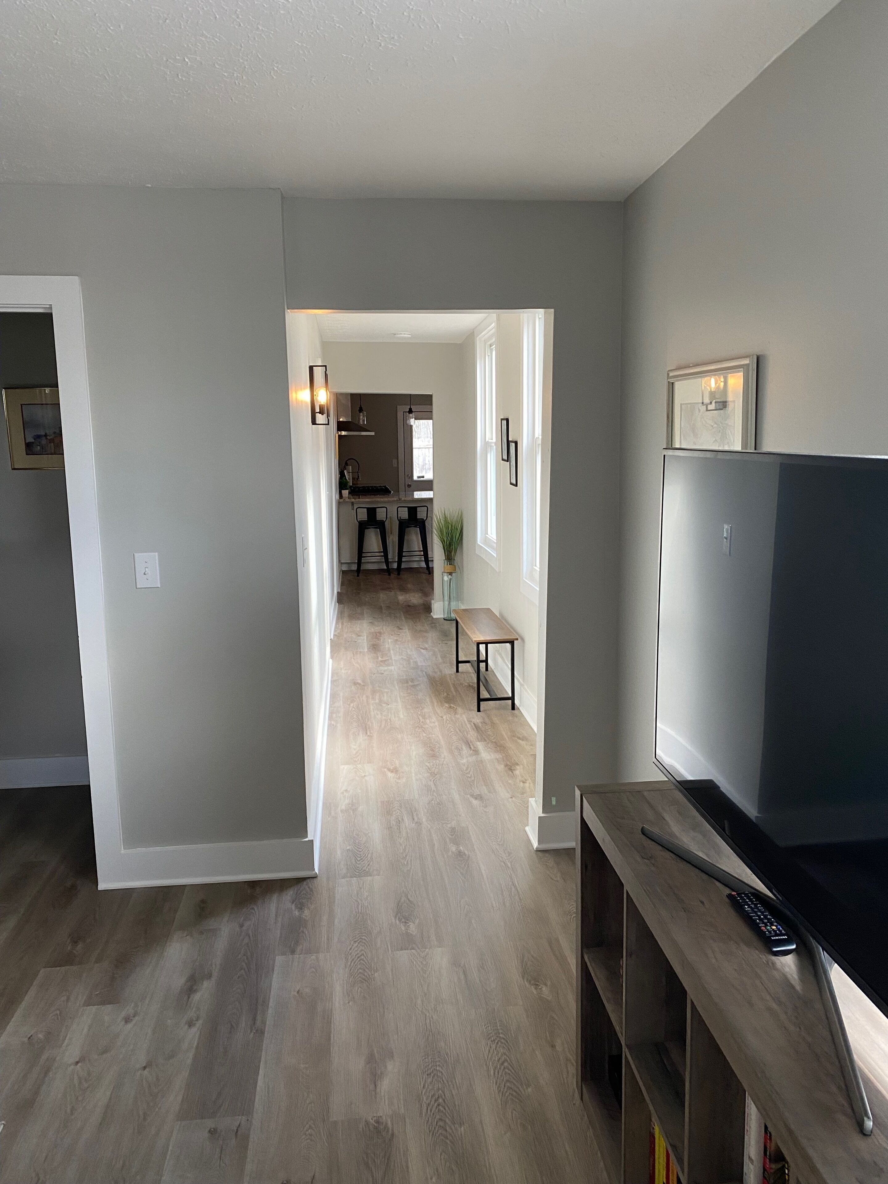 Cheerful two bedroom home, close to downtown!