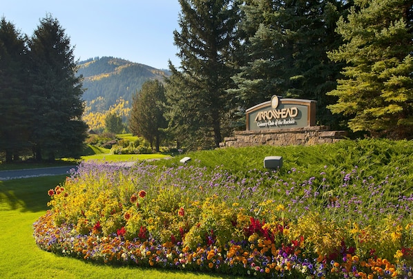 Property grounds - Ski In/Out | 2 Master Suites | Hot Tub/Pool | Alpine Club Arrowhead/Beaver Creek (Avon)