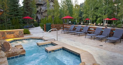 Ski In/Out | 2 Master Suites | Hot Tub/Pool | Alpine Club Arrowhead/Beaver Creek