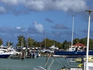 Marina - Lève des Abeilles (Port louis)