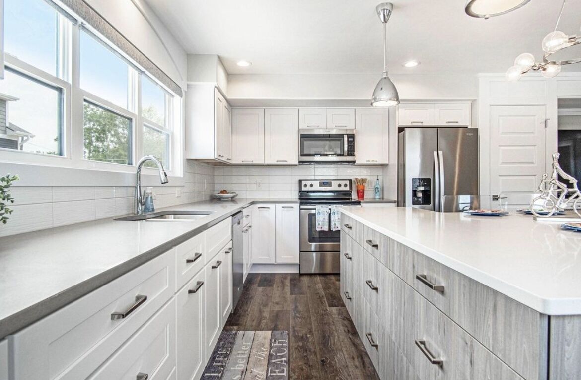 DOWNTOWN Modern Condo w/Garage, 3 Bedrooms, 3.5 Bath near water!