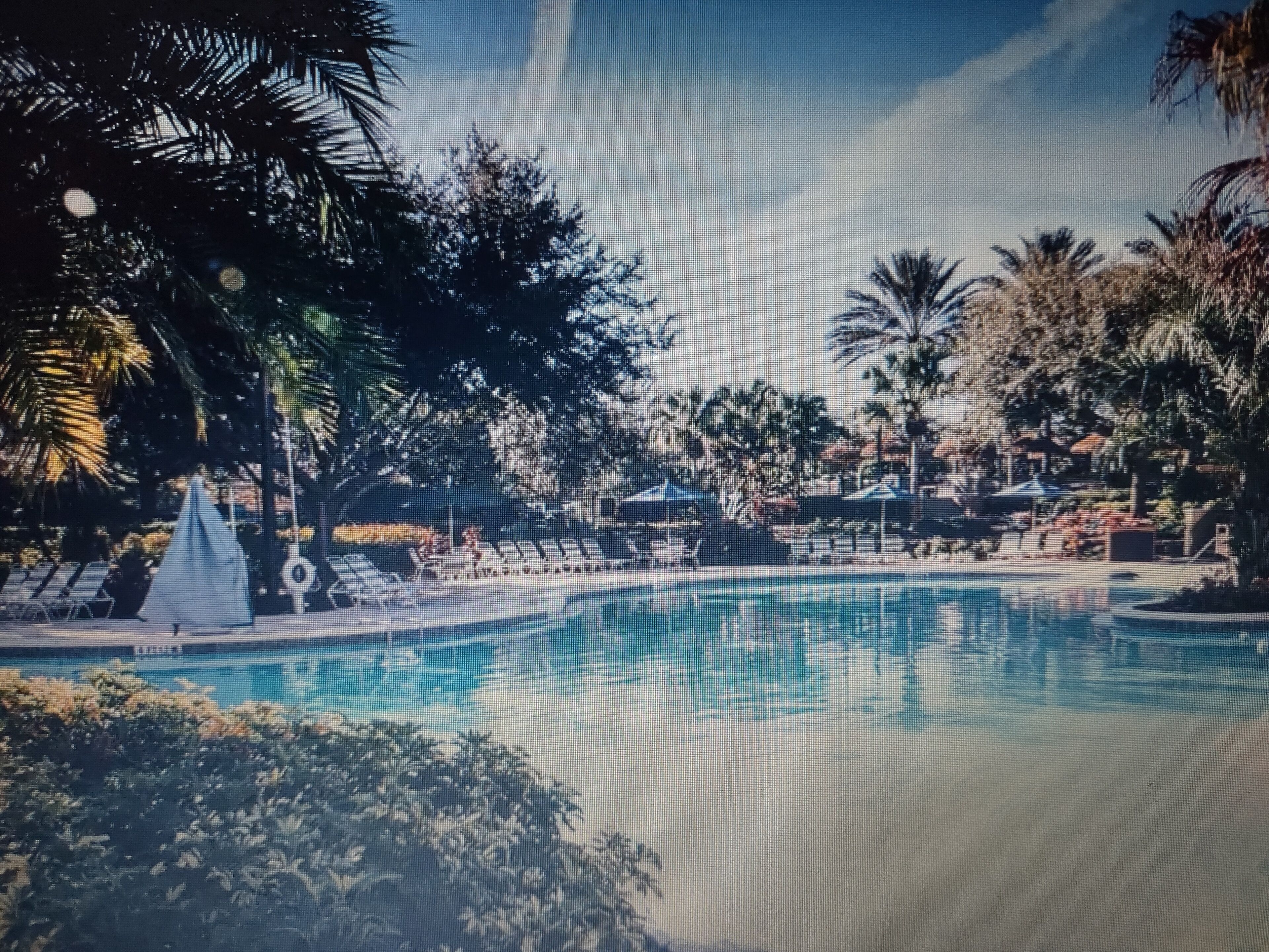 Full kitchen-Fun pools, activities, and resturants-10 minutes from Disney World.