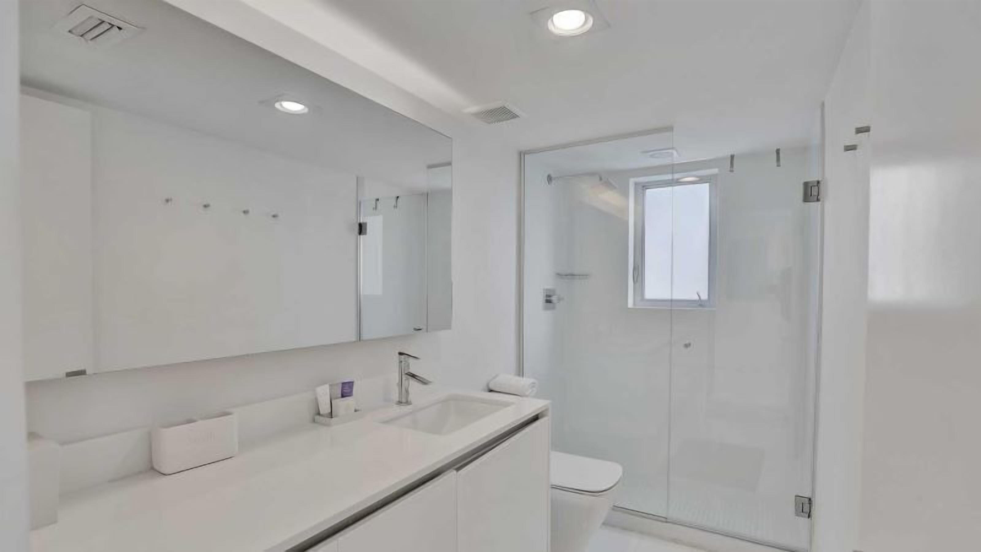 2 Bedroom 1 King - 3 Twins