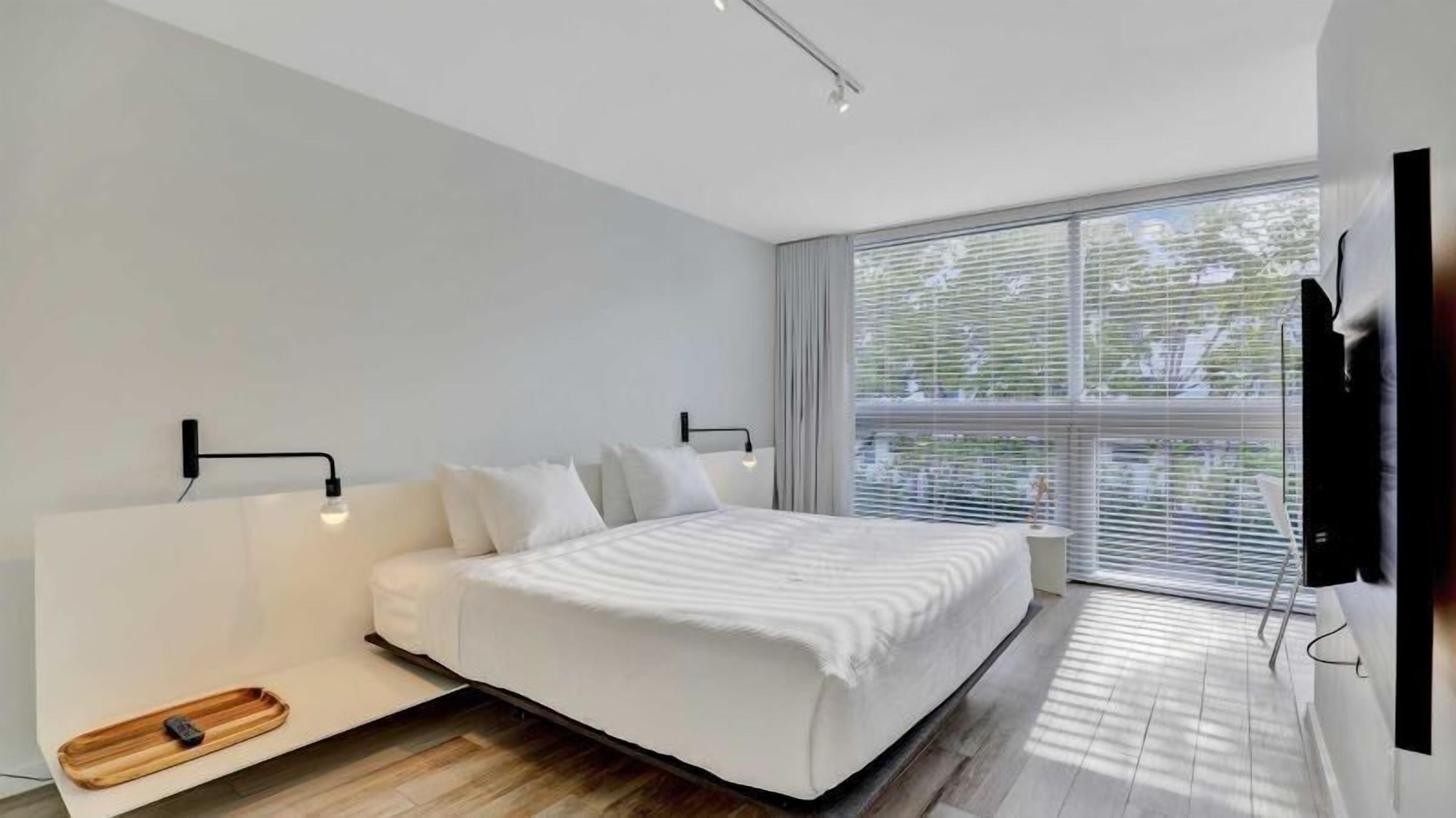 2 Bedroom 1 King - 3 Twins