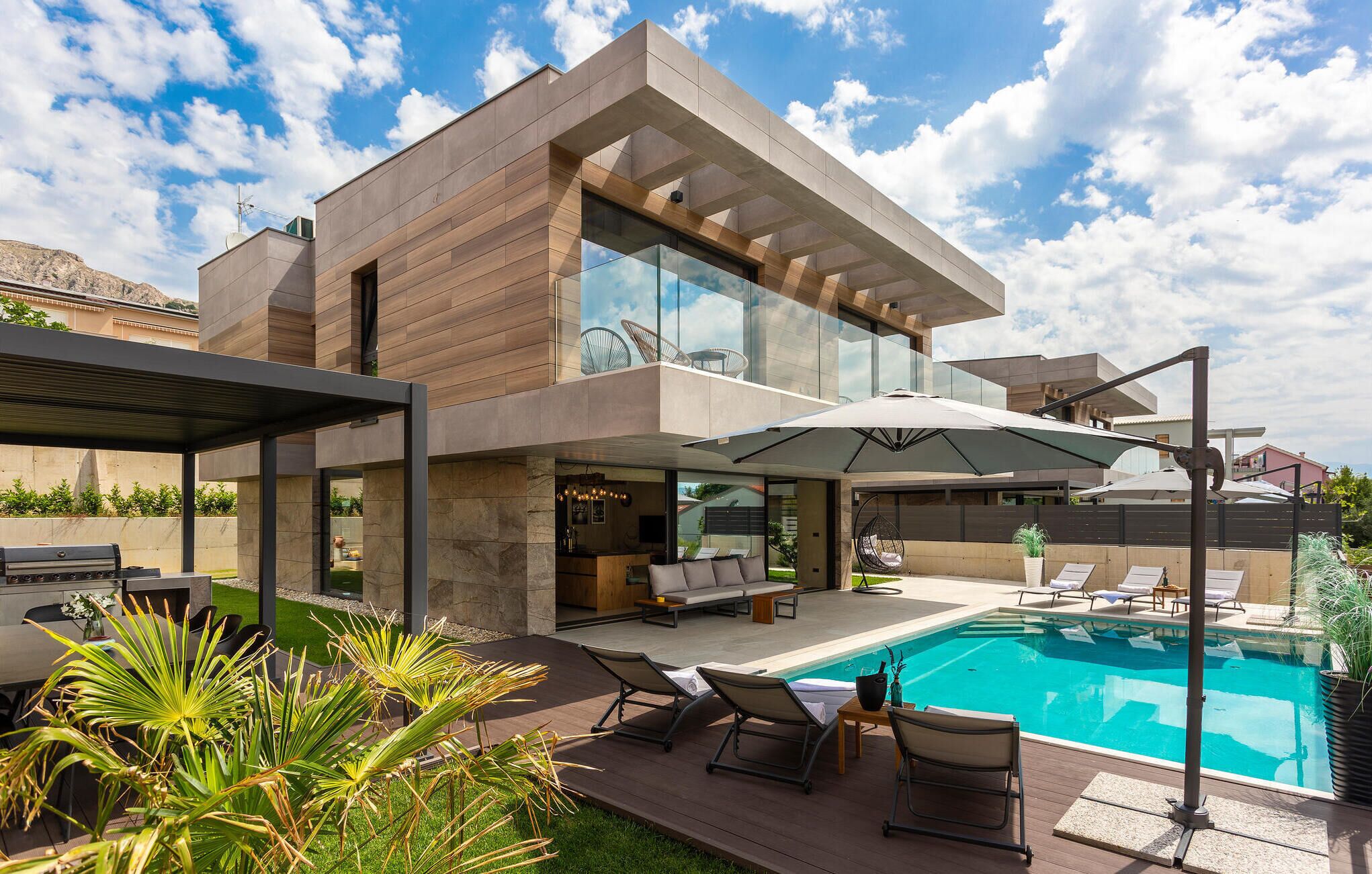 Alberca al aire libre y alberca climatizada