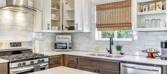 Stylish OKC Farmhouse w/ Garden - Close to OU