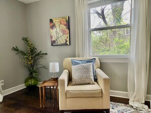 Smart TV - Newly renovated Duplex in a quiet neighborhood. Close to the heart of Nashville! (Nashville)