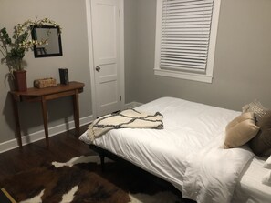 3 soveværelser, skrivebord, strygejern/strygebræt, weekendseng