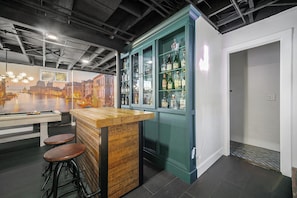 Bar (in der Unterkunft)