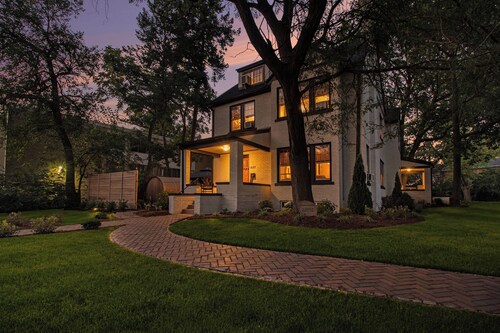 Hot Tub | Game Room | Sauna | Deck | Fire Pit | Walk to Stadium/Downtown/Park