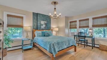 6 bedrooms, desk, iron/ironing board, travel cot