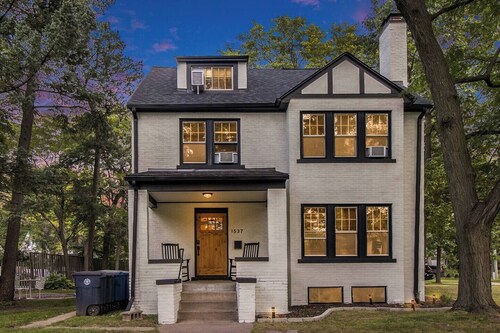 Hot Tub | Game Room | Sauna | Deck | Fire Pit | Walk to Stadium/Downtown/Park