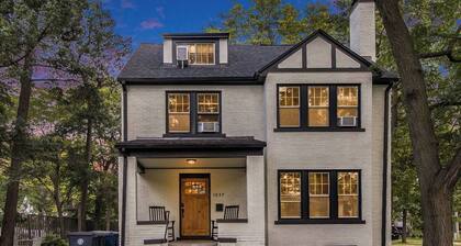 Hot Tub | Game Room | Sauna | Deck | Fire Pit | Walk to Stadium/Downtown/Park