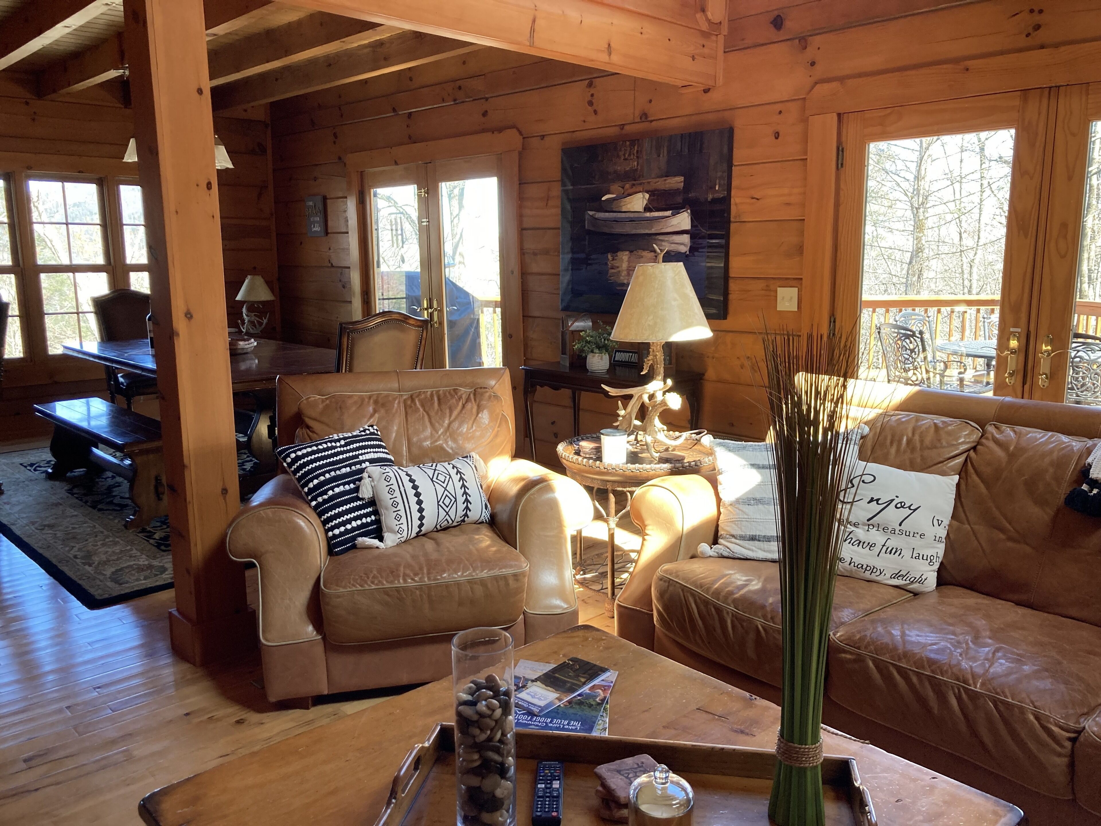 Charming Mountain View Cabin, Rumbling Bald, Lake Lure