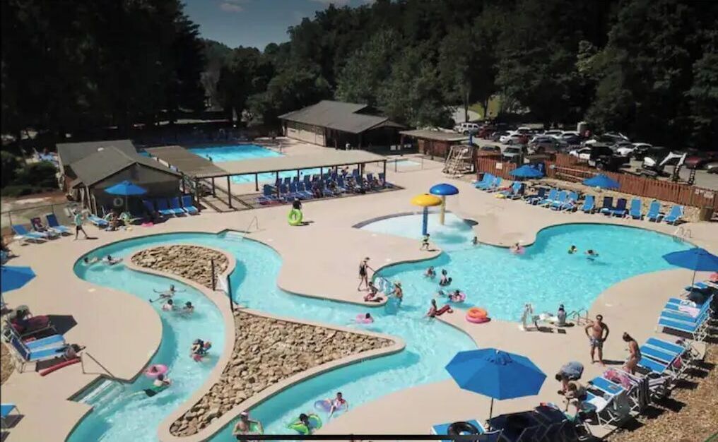 室内游泳池，室外游泳池