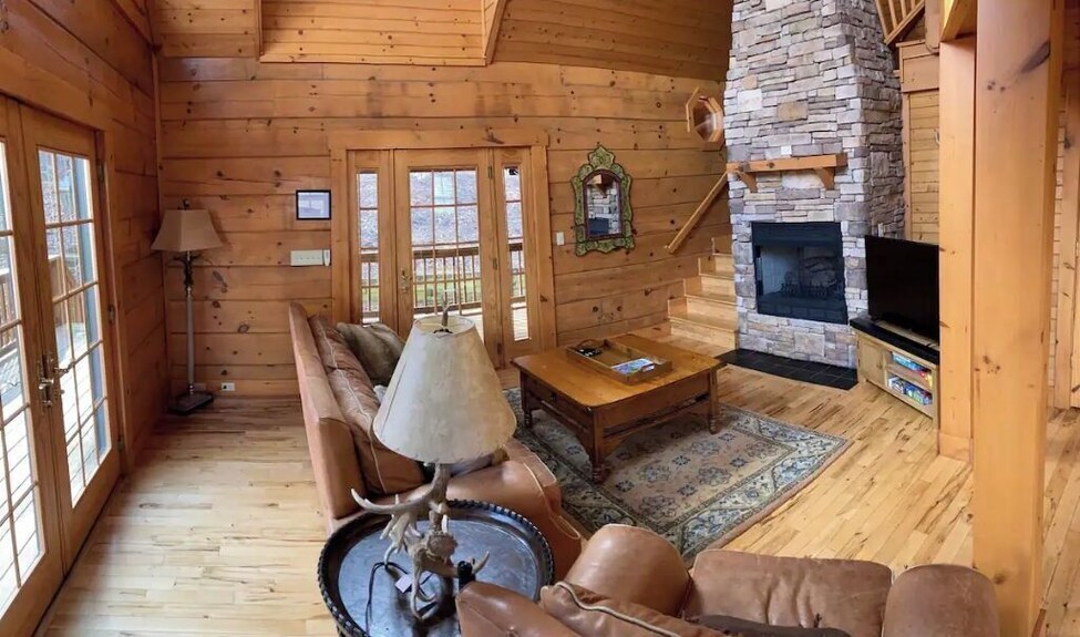 Charming Mountain View Cabin, Rumbling Bald, Lake Lure - Lake Lure, NC