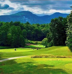 Golf - Charming Mountain View Cabin, Rumbling Bald, Lake Lure (Lake Lure)
