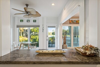 Close to the Beach- Golf View, 18th Green, Turtle Point