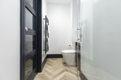 BOOTique House - Luxury Group Accommodation for 12