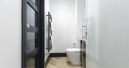 BOOTique House - Luxury Group Accommodation for 12
