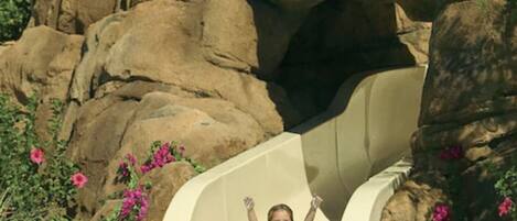 Alberca al aire libre y alberca climatizada