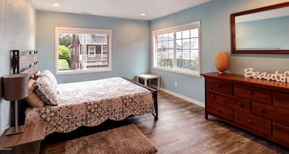 PT Retreat 2nd master suite