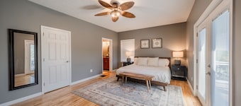 Whiskey Way Inn - Amazing Amenities w/ Hot Tub/Game Room/Privacy/Views -yet close to it all!