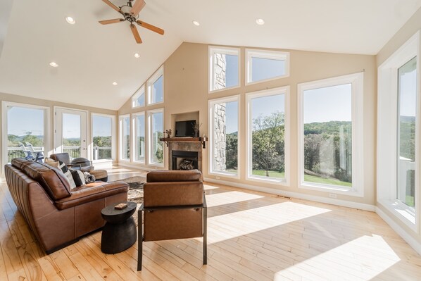 Televisión, chimenea, videojuegos y futbolito 