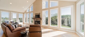 Whiskey Way Inn - Amazing Amenities w/ Hot Tub/Game Room/Privacy/Views -yet close to it all!