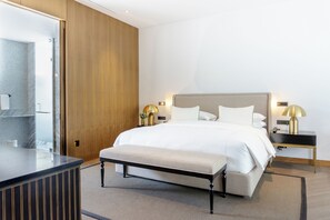 A modern hotel room with a large bed, bedside tables, a bench, and a large mirror. - Casa Polanco Hotel Boutique (Mexico City)