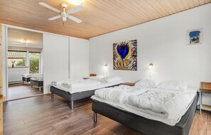 7 bedrooms, travel cot, free WiFi