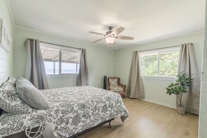 2 bedrooms, desk, free WiFi, bed sheets